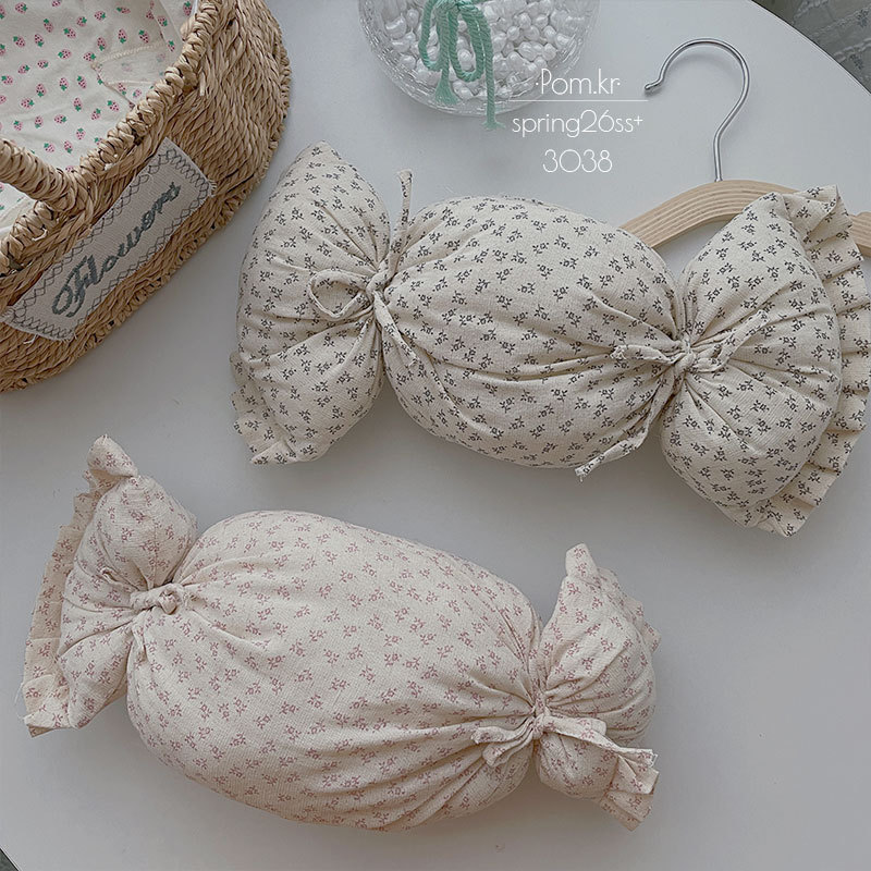 Spring new girlish candy throw pillow, floral cotton-filled baby fabric cushion, ins style atmosphere decorative small items details Picture