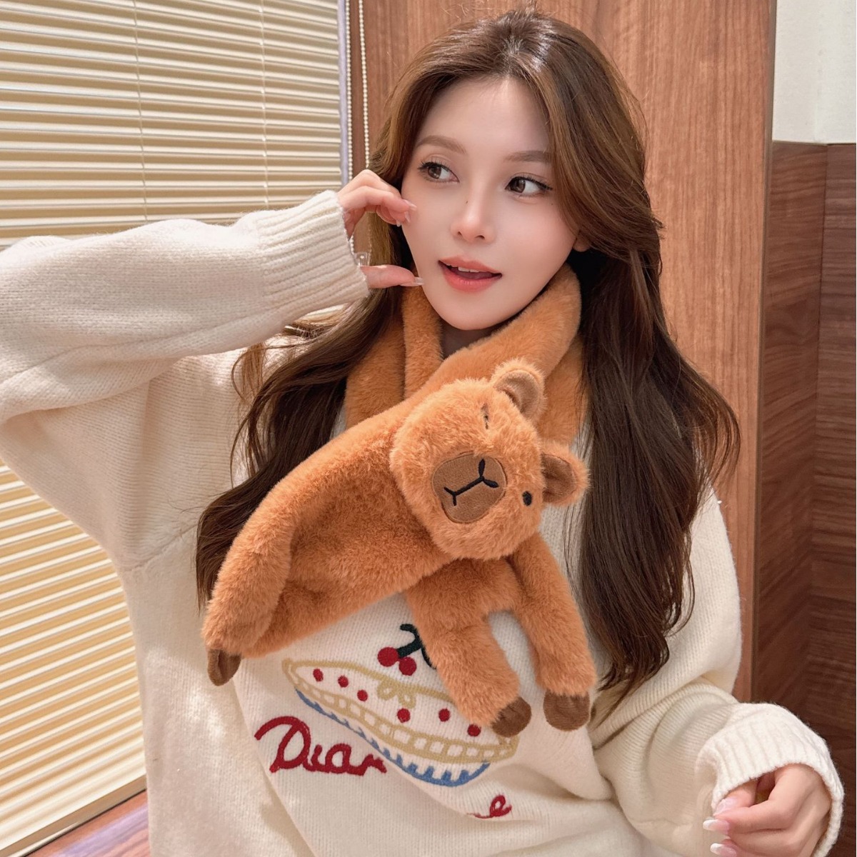 2025原创新款交叉围脖女冬季保暖百搭学生情侣围巾毛绒加厚仿兔毛卡皮巴拉围巾亲子款