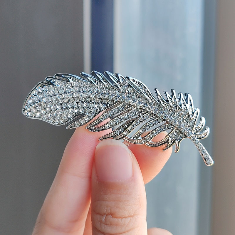 European and American style, full diamond feather brooch, elegant and exquisite brooch, simple and fashionable brooch, retro suit with accessories Application Scenario