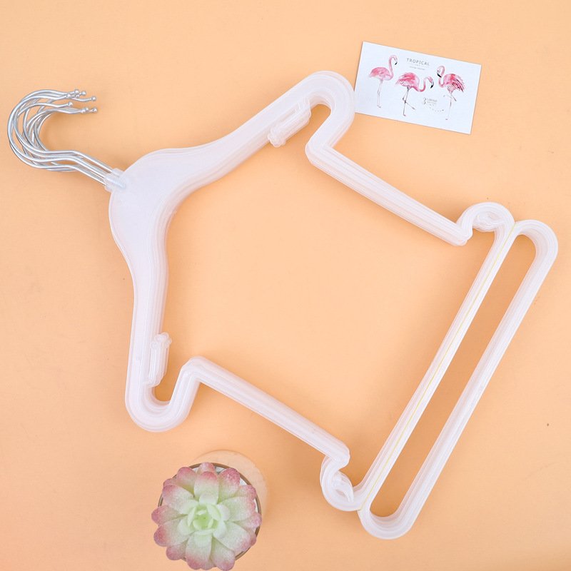 Plastic clothes hangers for babies, baby sets, children's one-piece clothes hangers, clothing stores, children's clothes, display clothes, and clothes supports details Picture