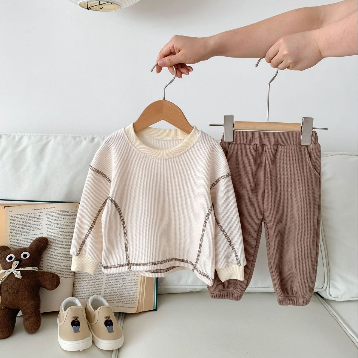 Korean style children's clothing 2023 autumn boys' and Girls' casual loose waffle check sets, long-sleeved T-shirts, baby pants details Picture