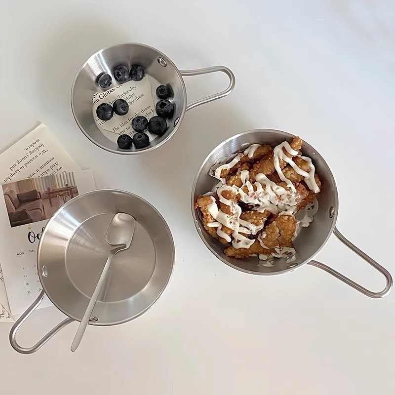 وأوعية من الفولاذ غير القابل للصدأ من طراز INS الكوري مع أطباق الأرز ذات المقبض، بالإضافة إلى أطباق سلطة الفواكه Specification image