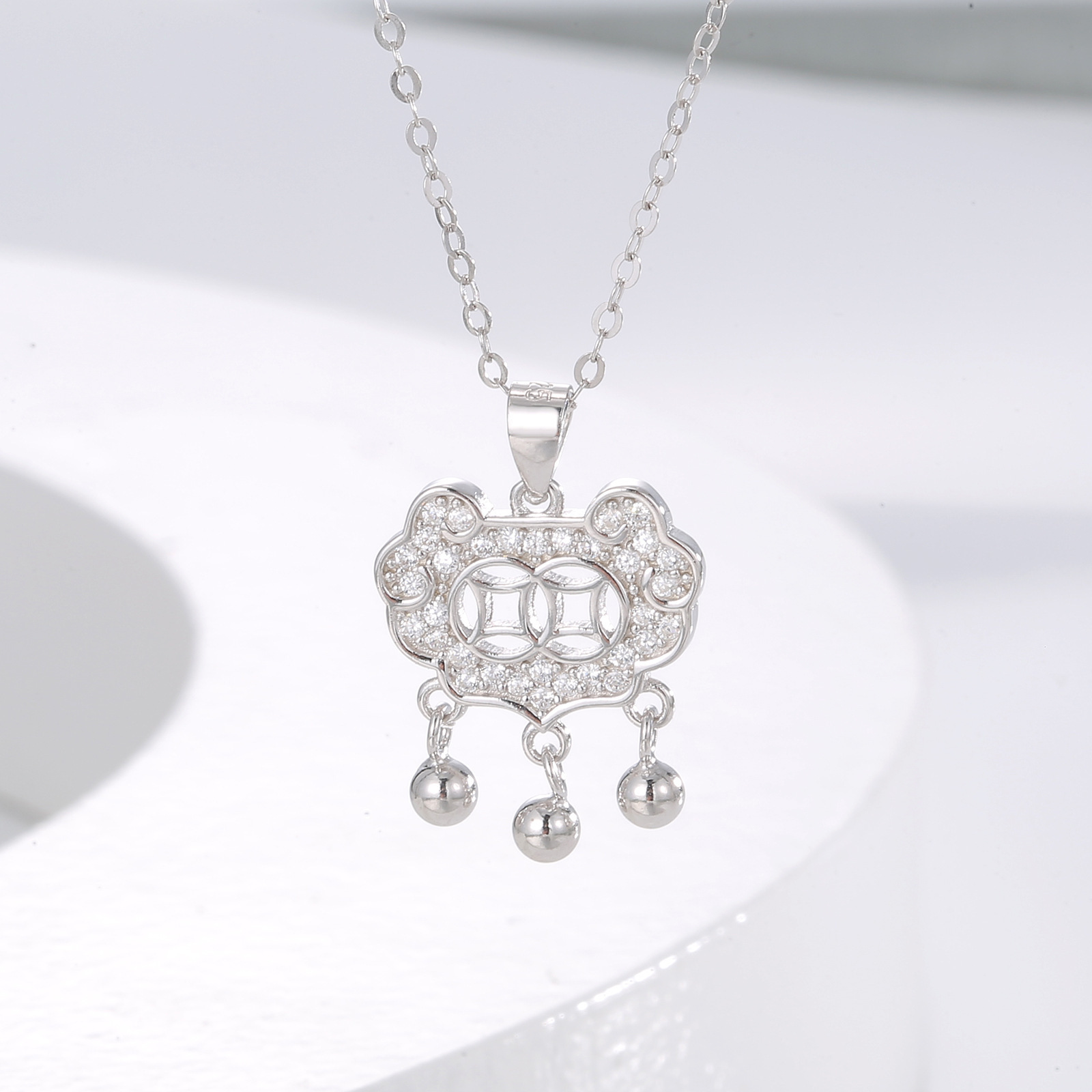 S925 Silver coin Lock necklace, women's national trend, light luxury, niche feel, longevity lock pendant, cute and elegant design, collarbone chain