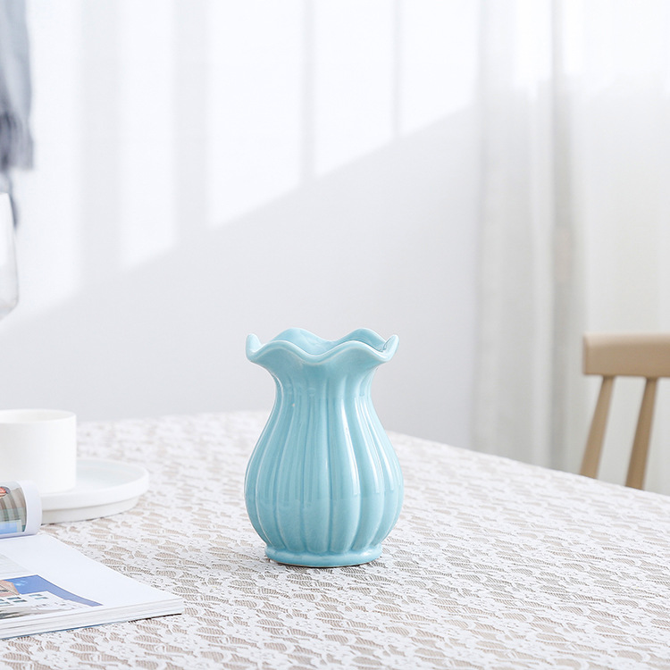 2026 White Ceramic Vase Home Decoration Sample room, Nordic ruffled edge flower vase, Chaozhou Vase manufacturer, small size Application Scenario