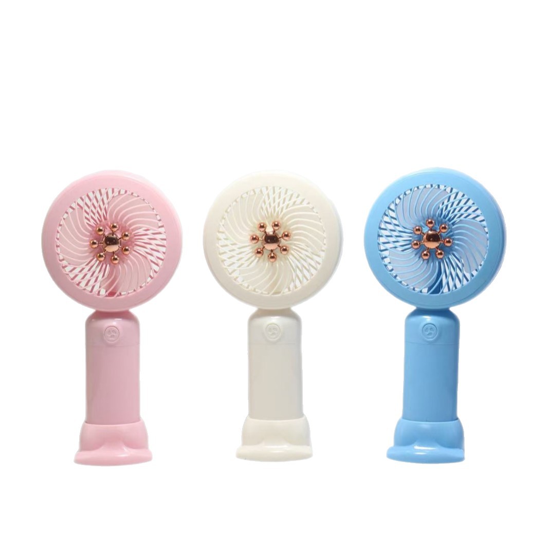 وكان HXX06-12 مزود بحاجز رسوم متحركة من طراز HXX06-12 يحمله طالب صيفي يحمل طراز USB مزود بمروحة الدب Item Picture