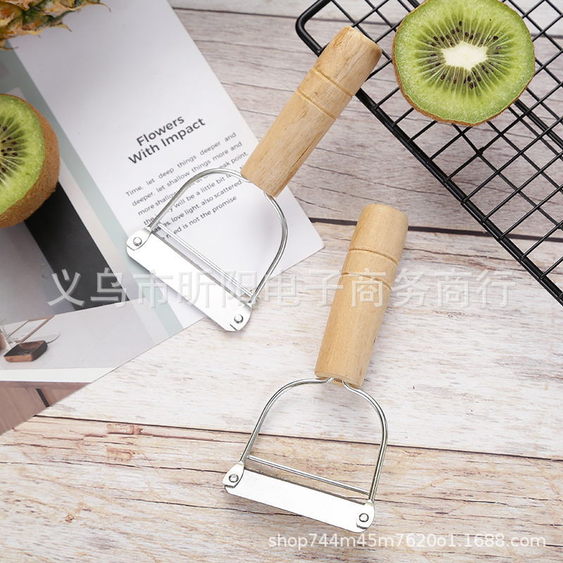 Wooden handle peeler, stainless steel knife, fruit peeler, potato and apple peeler, peeling knife, household old-fashioned peeler Application Scenario