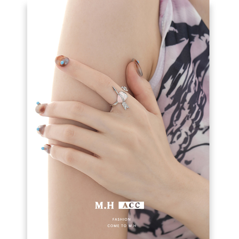 Strawberry arrow ring for women, original design, sweet and cool style index finger ring, light luxury, unique personality, high-end ring