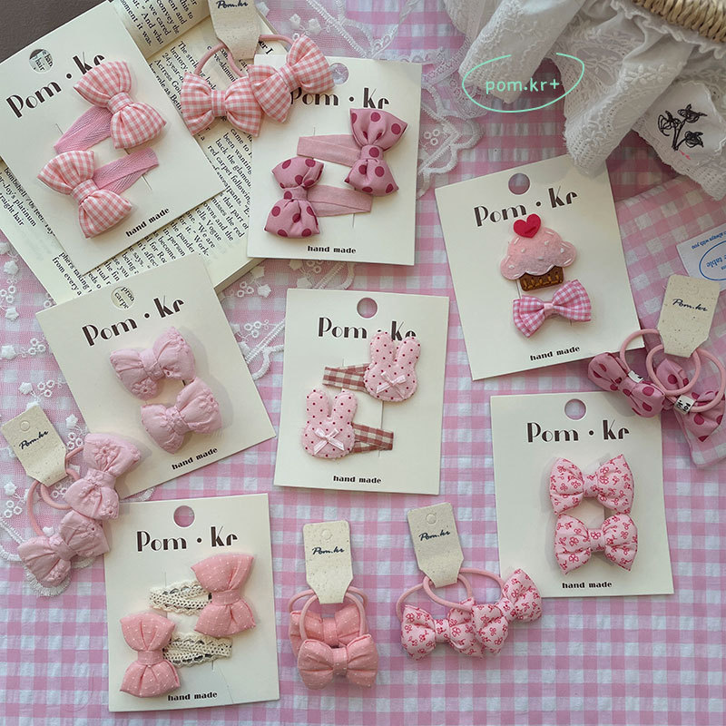 pom.kr's new Korean-style sweet and gentle pink checkered bow hair clip, children's fabric side wavy bangs clip for girls, pom.kr Application Scenario