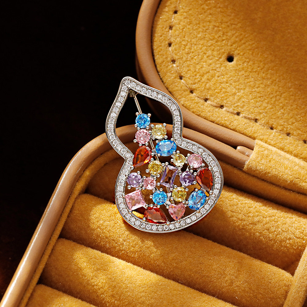 Hyacinth's fashionable and light luxury hollowed-out gourd brooch exudes a sense of sophistication. It features a delicate zircon flower and is a bestseller on Douyin. It is a versatile women's pin details Picture