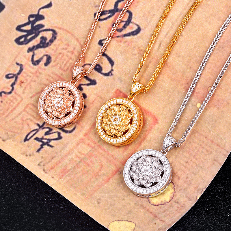 This is a new Chinese-style pearl collarbone chain for women, featuring exquisite gold plating and full diamonds. It is fashionable, versatile and elegant