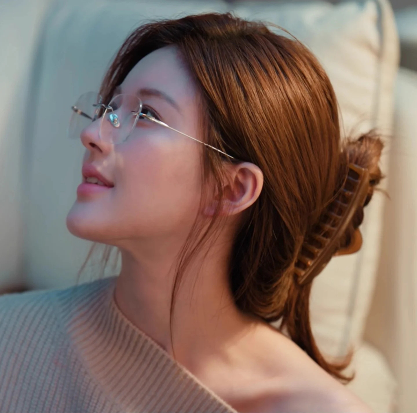 Xu Wo Dazzleng Zhao Lusi's same triangular grab clip, large hair volume, large updo, shark clip, hair clip, hair accessory and headwear Specification image