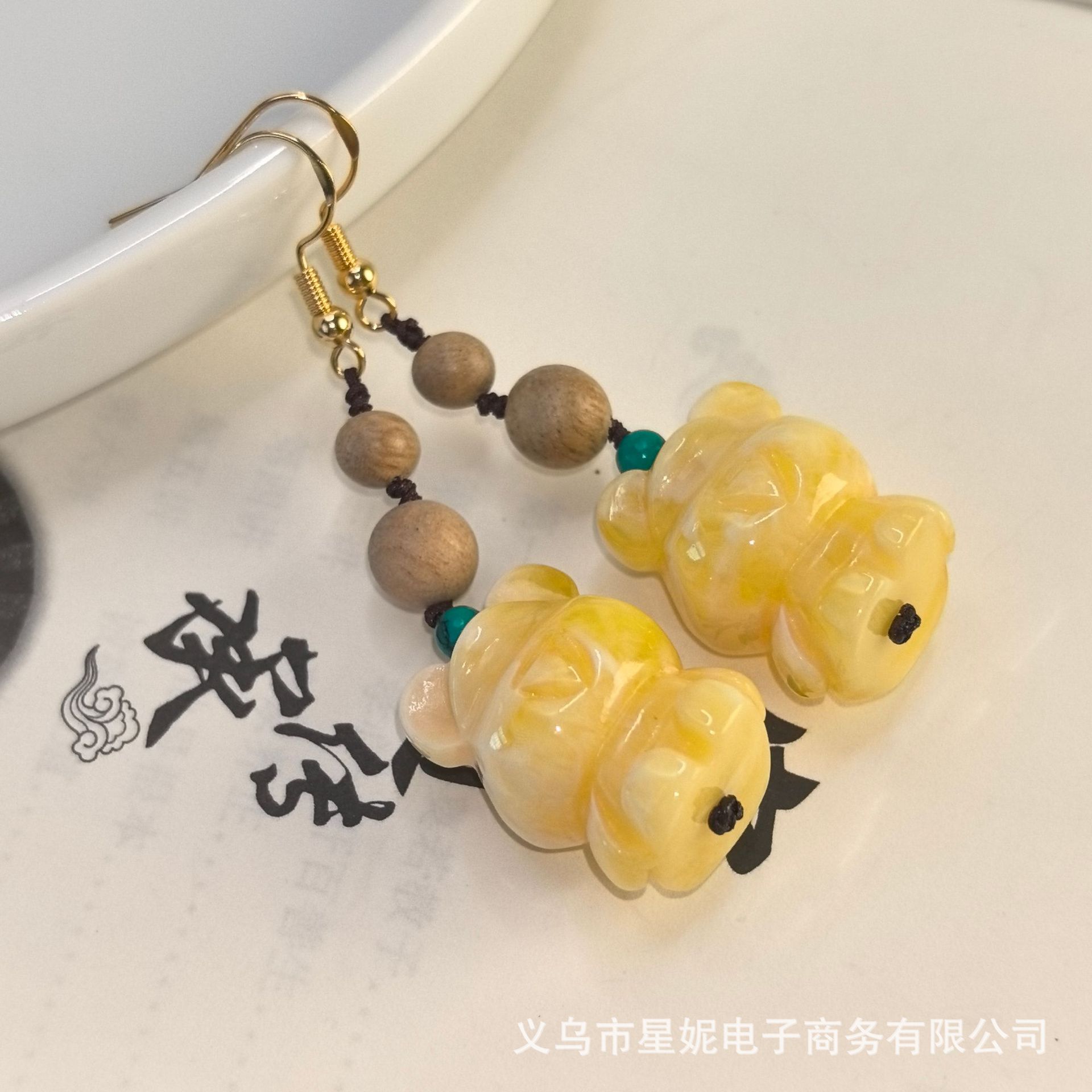 Wholesale of fashionable zircon earrings and earrings, simple and elegant earrings, women's versatile earrings and accessories Specification image