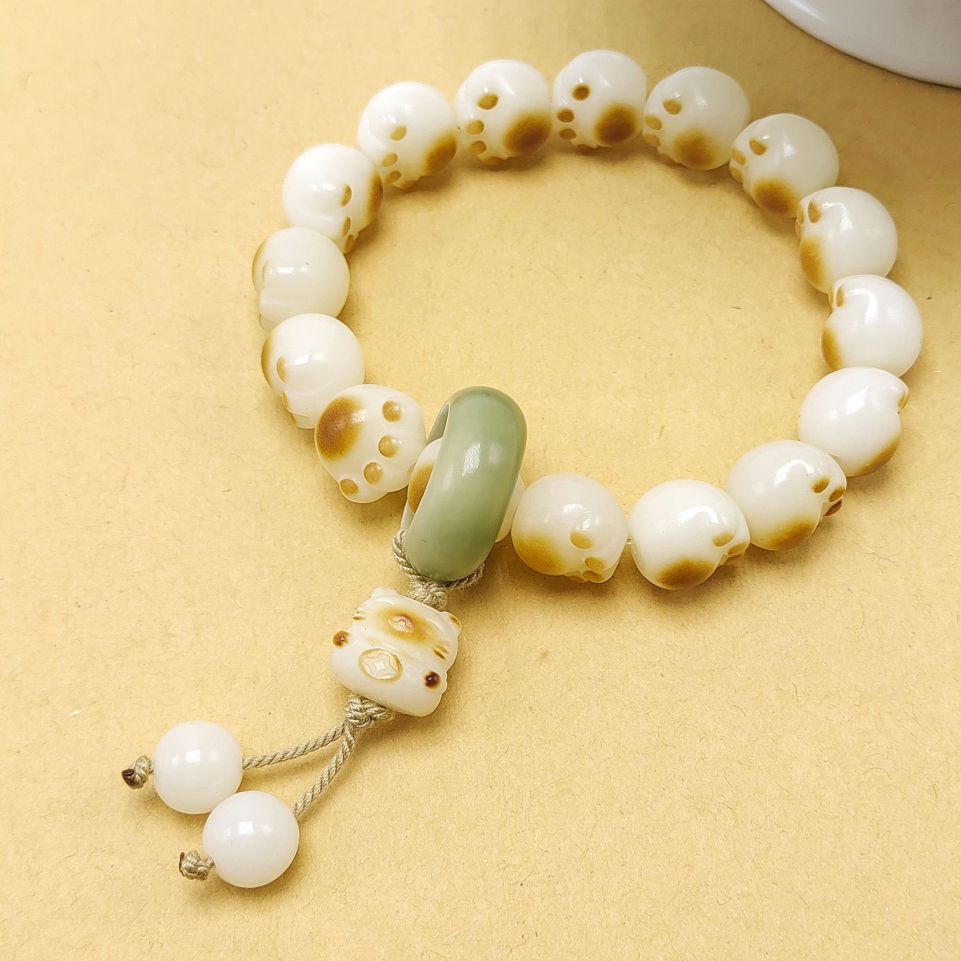 Xiaohongshu charcoal-grilled cat paw Bodhi bracelet with weathered Bodhi running rings, hand-rubbed cotton thread tassels wrapped around fingers, soft to hold Specification image