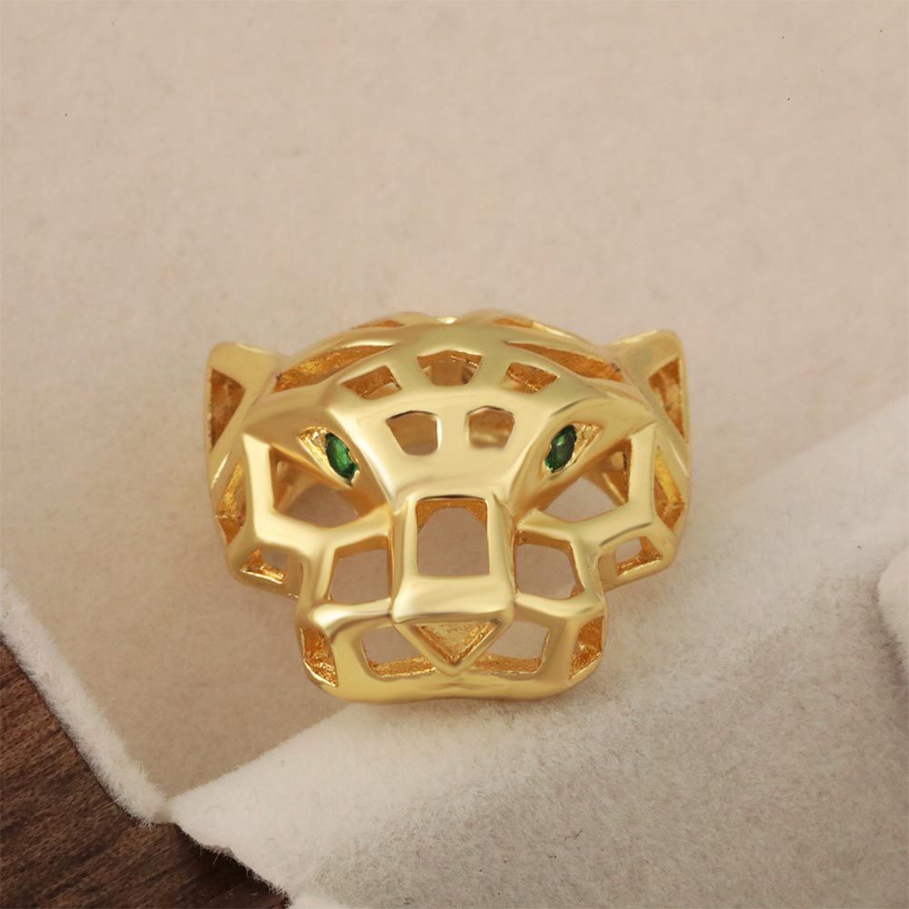 European and American cross-border fashion nude hollowed-out leopard pendants for men and women, hip-hop simple copper plated real gold factory direct sales Application Scenario