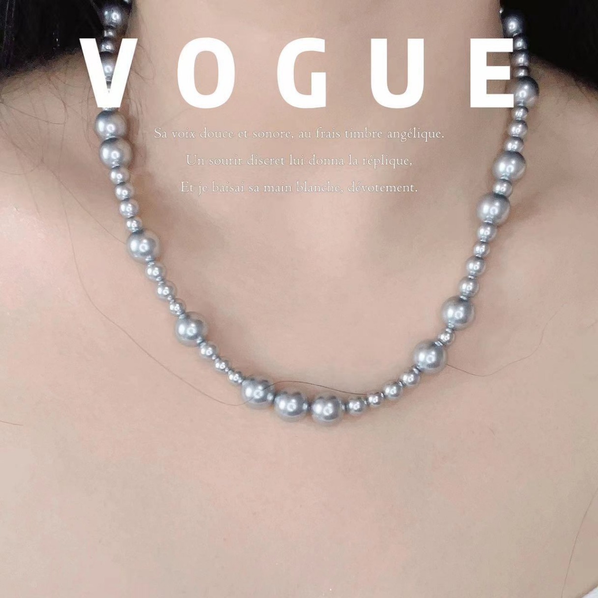 French romance is so abundant. The grey pearl necklaces come in various sizes and are versatile, elegant, trendy and fashionable in the workplace. The collarbone chain