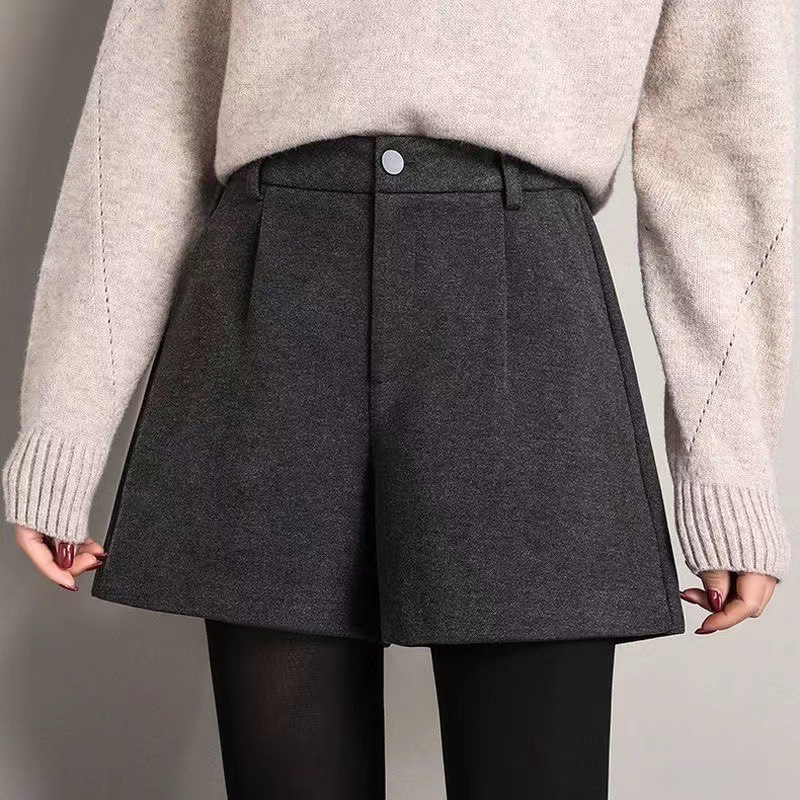 灰色短裤女秋冬外穿百搭2025新款高腰a字版冬季大码西装休闲裤子