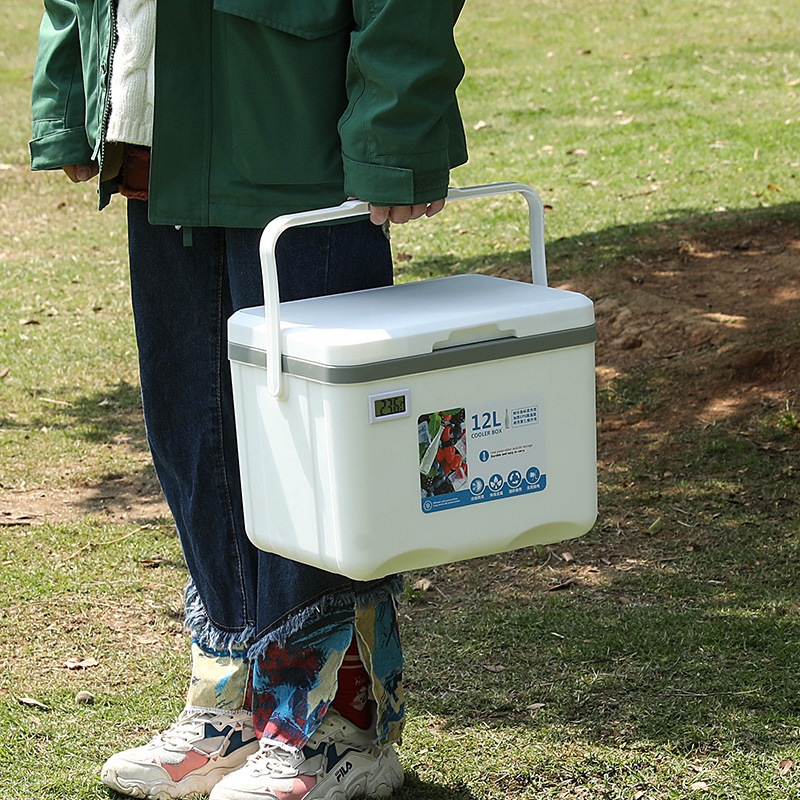 Insulated box, commercial food preservation and cold preservation for street vendors, portable ice bucket, convenient vehicle-mounted outdoor camping and picnic refrigeration box Application Scenario