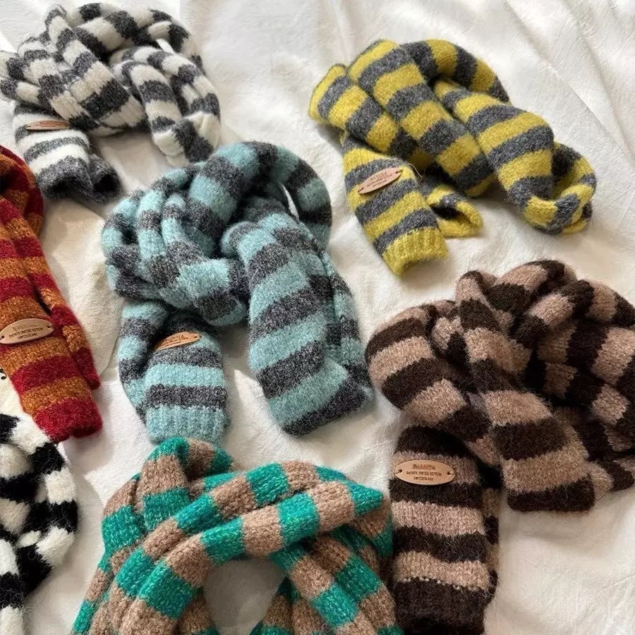 One-piece consignment Korean-style niche knitted color-blocked scarves for women, fashionable Y2k, long wool blend, versatile and layered. Cross-border street stall wholesale