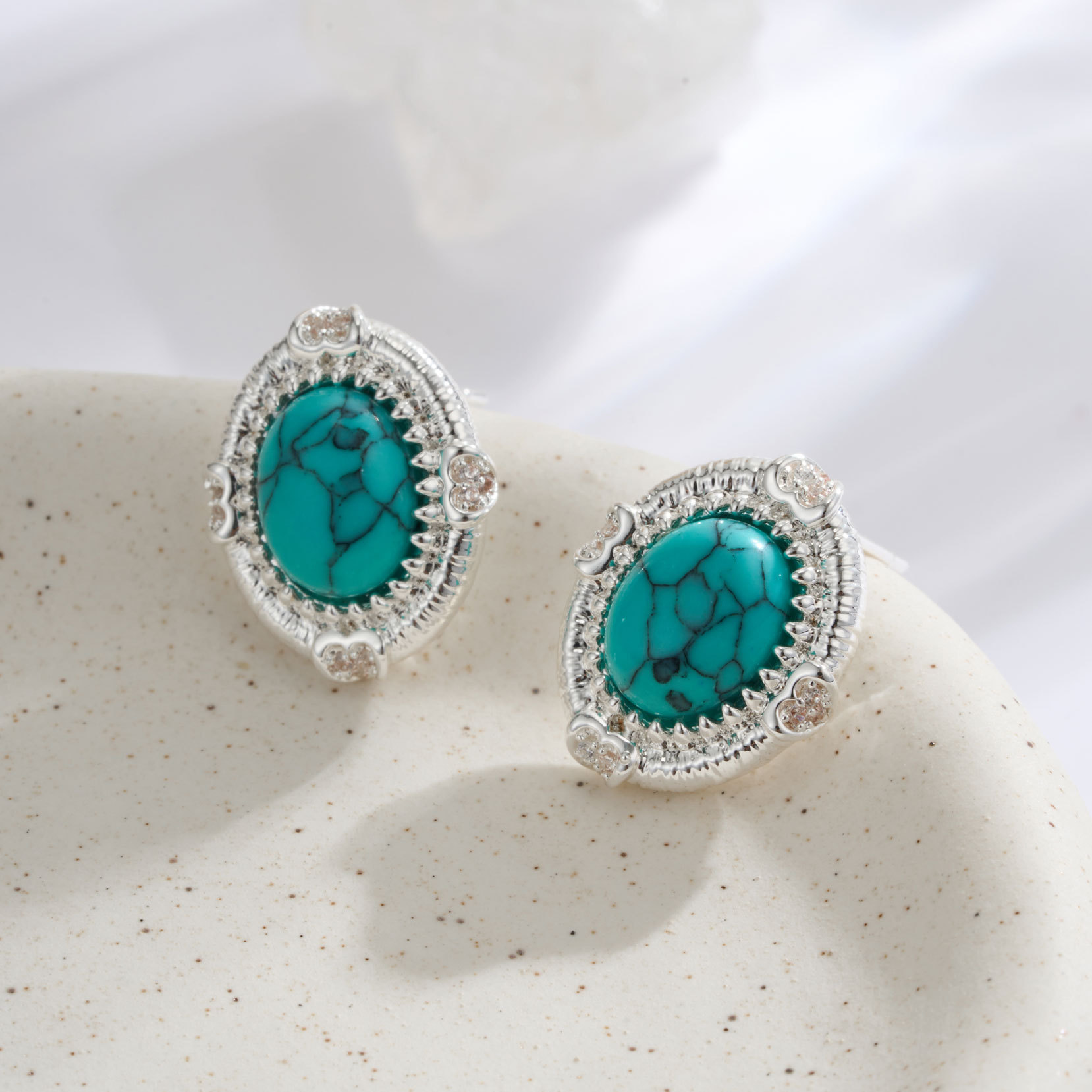 Retro and high-end blue turquoise oval stud earrings, copper alloy micro-inlaid zircon s925 silver needle ethnic style versatile earrings Application Scenario