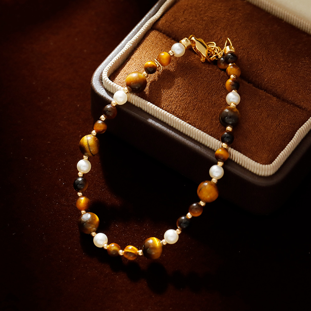 Hyacinth Tiger's Eye beaded bracelet for Autumn and winter 2025, a fashionable, elegant, fair and high-end accessory Application Scenario