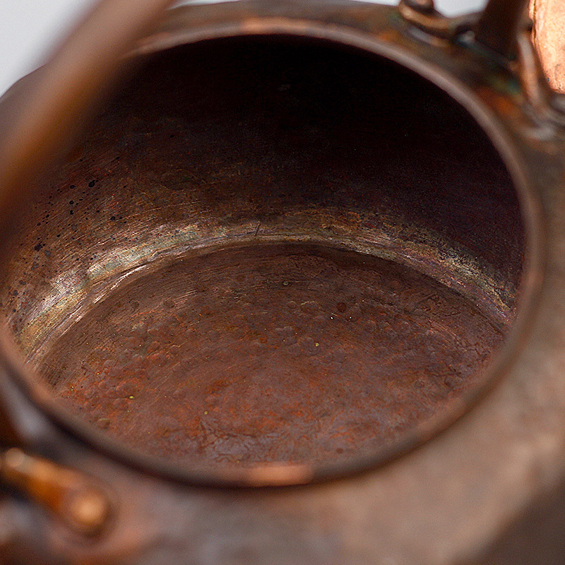 Hand-hammered household Chinese-style tea kettle, hammered purple copper teapot, tea ware, retro office copper teapot, kung fu teapot Application Scenario