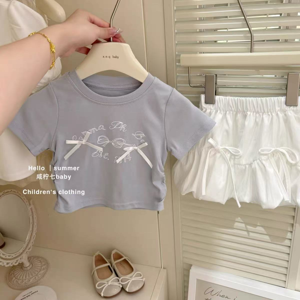 Girl korean edition set verano 2025 nuevo niño lazo manga corta camiseta falda de dos piezas