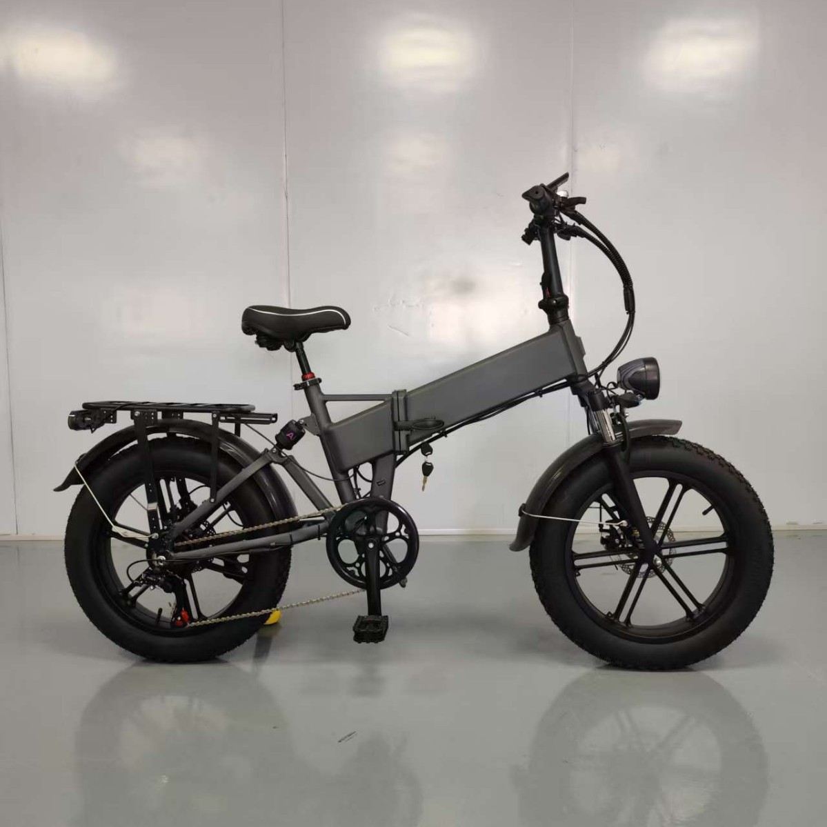 源头工厂锂电池自行车变速助力长续航4.0雪地车成人山地车跨境