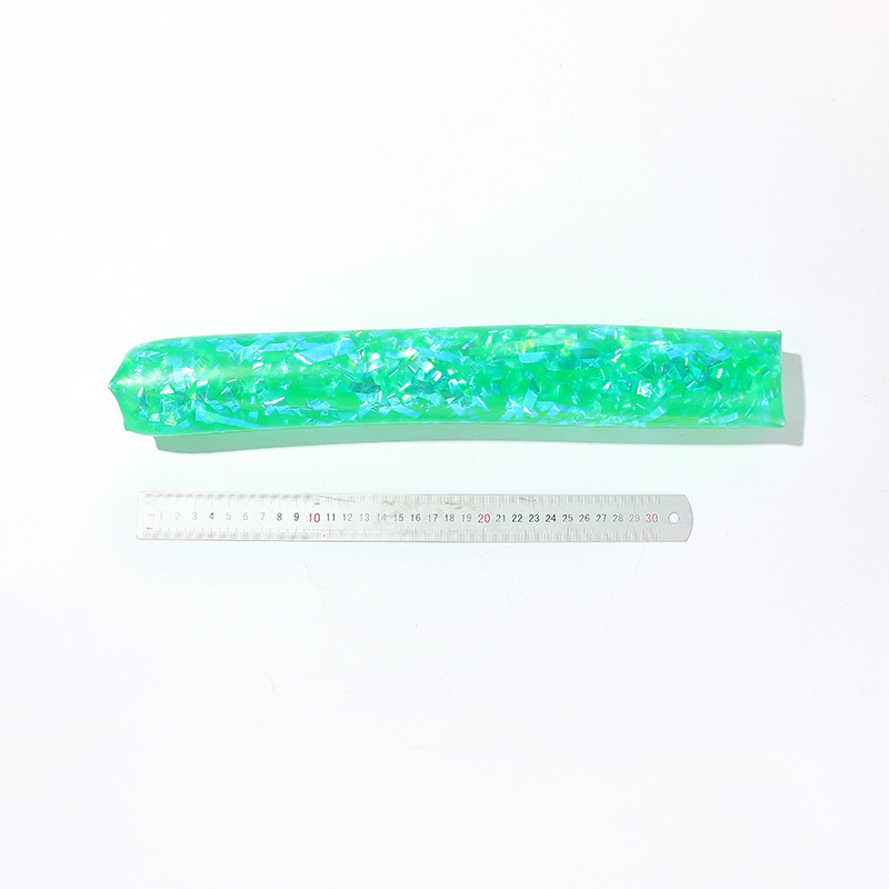 Extra-large pearl light can't catch the water snake creative prank toy, can't hold the venting toy water snake factory wholesale Application Scenario