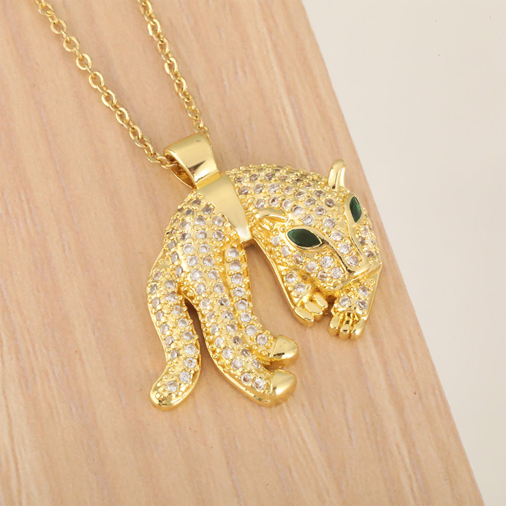 Wholesale of cross-border copper-plated real gold animal leopard head hip-hop pendant necklaces for women from Europe and America