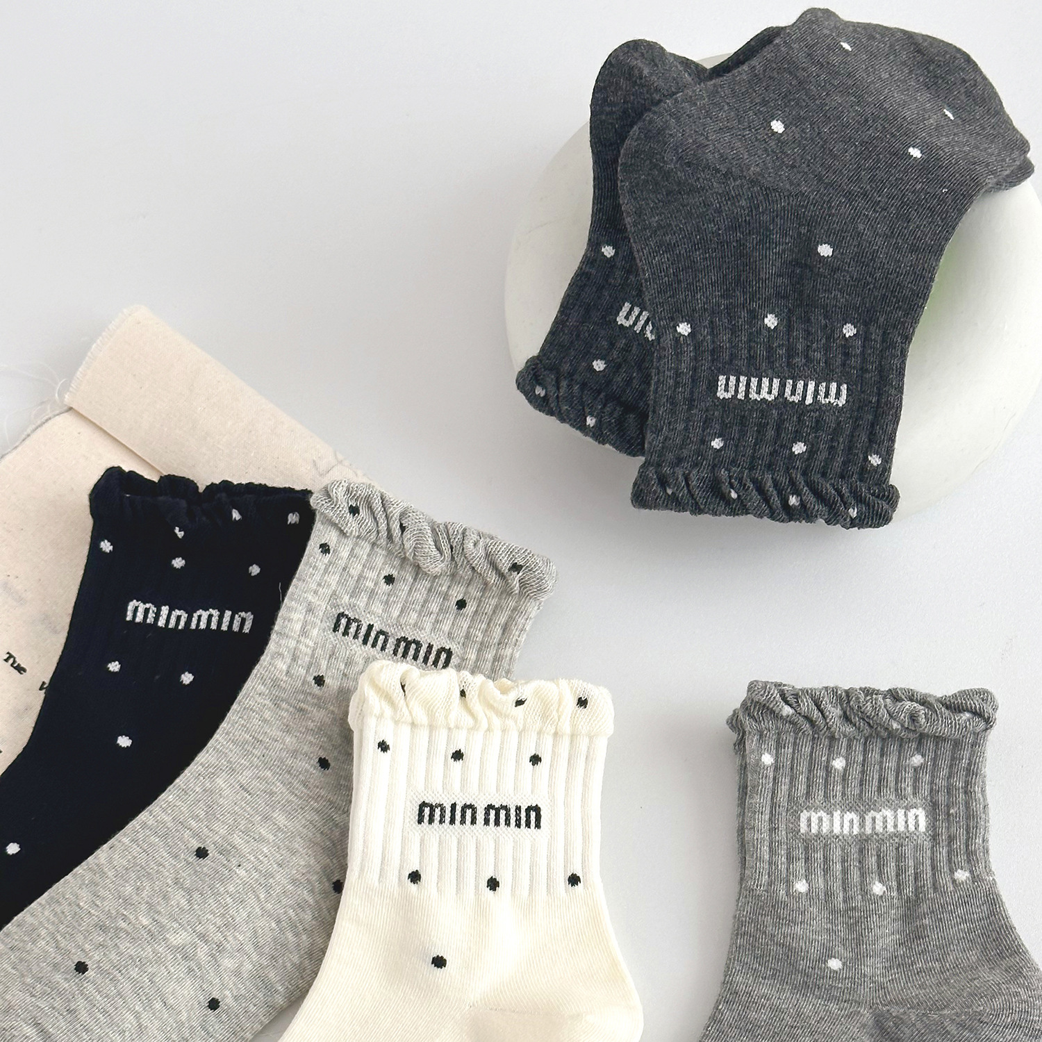 Women's socks, mid-calf socks, lace socks, miu series, college style socks, polka dot trendy socks, breathable cotton socks, fashionable and versatile styles Specification image