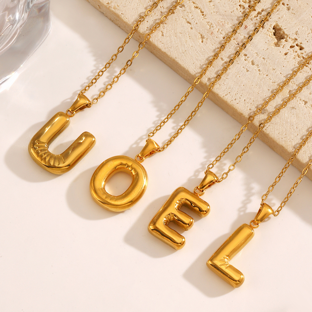 European and American stainless steel simple 26-letter necklace, hip-hop and chubby 26-letter collarbone chain wholesale for women Application Scenario