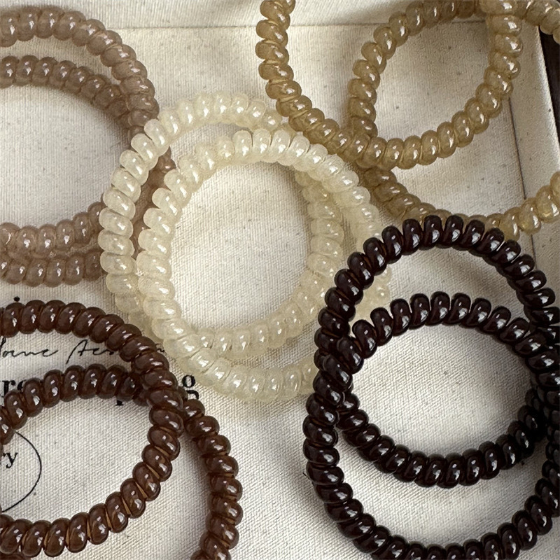 High-end basic solid color fine telephone line hair band, high-end hair tie, high-elasticity elegant hair accessory, new leather band Application Scenario