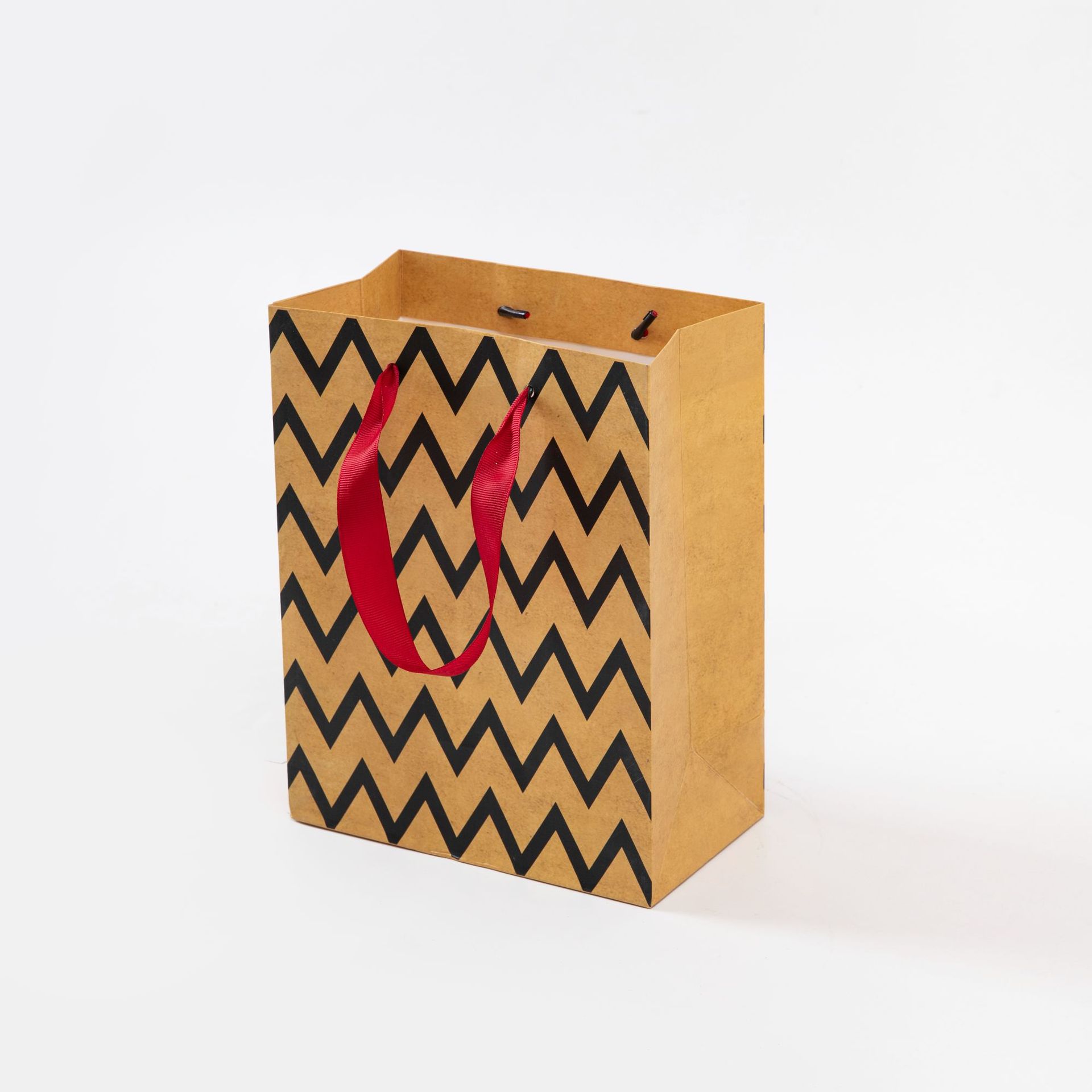 In-stock white card paper gift bags, striped geometric pattern clothing and accessory packaging bags, white polka dot gift hand-held bags, paper bags, gift bags Item Picture