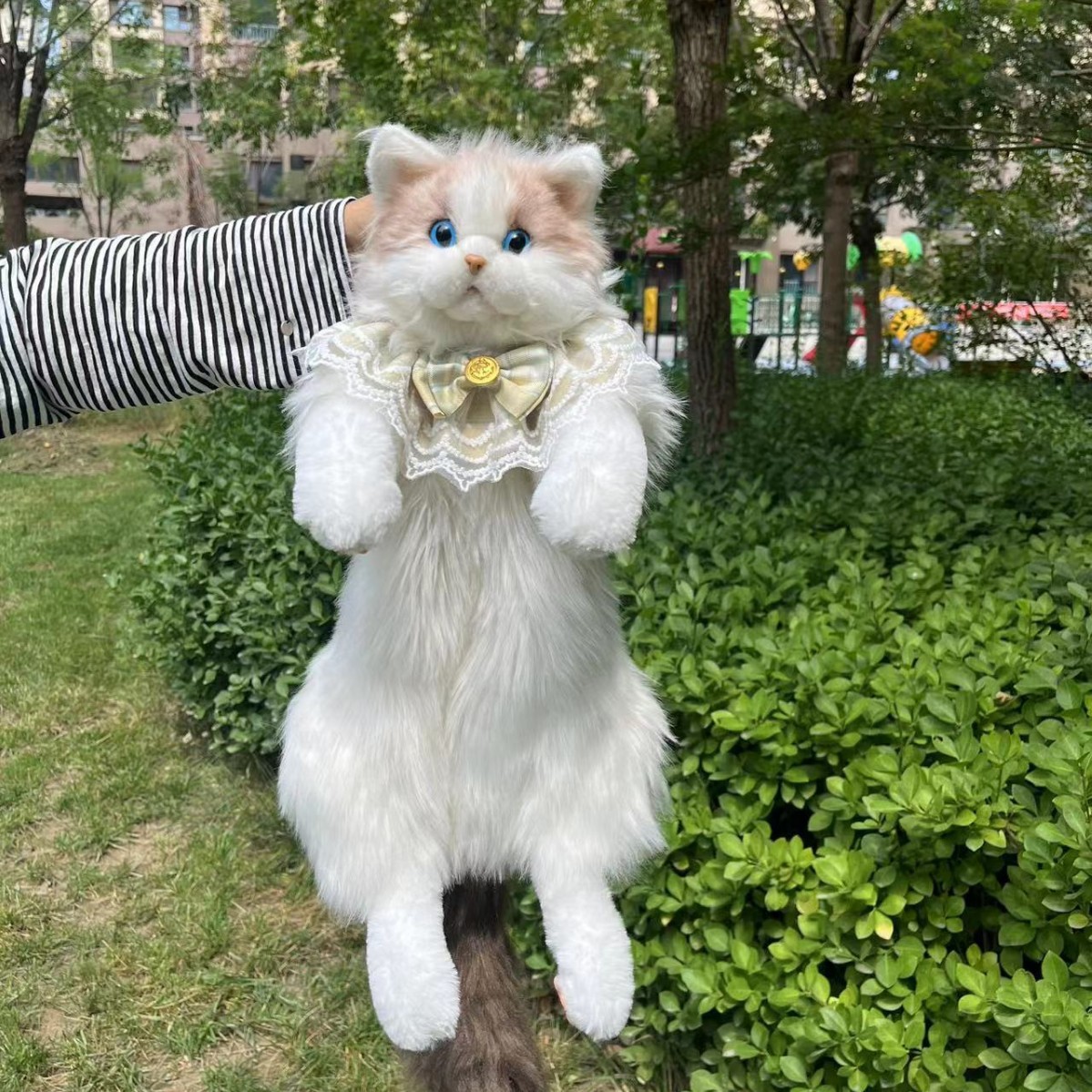 哭哭马/毛绒玩具/ai玩具/毛绒玩具小马驹/灯笼产品图