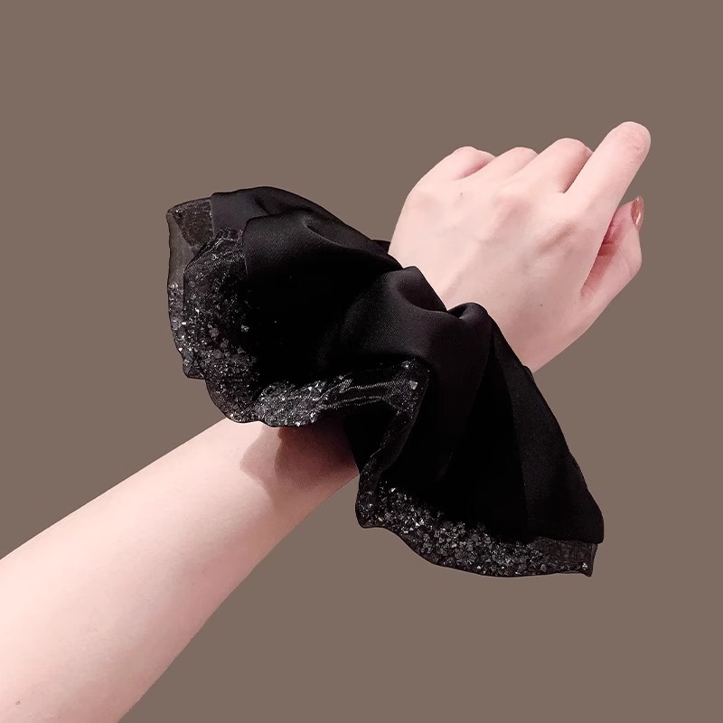 ins High-end French retro laid-back simulation silk satin, large European and American sausage rings, black hair bands, hair accessories and hair ties Application Scenario