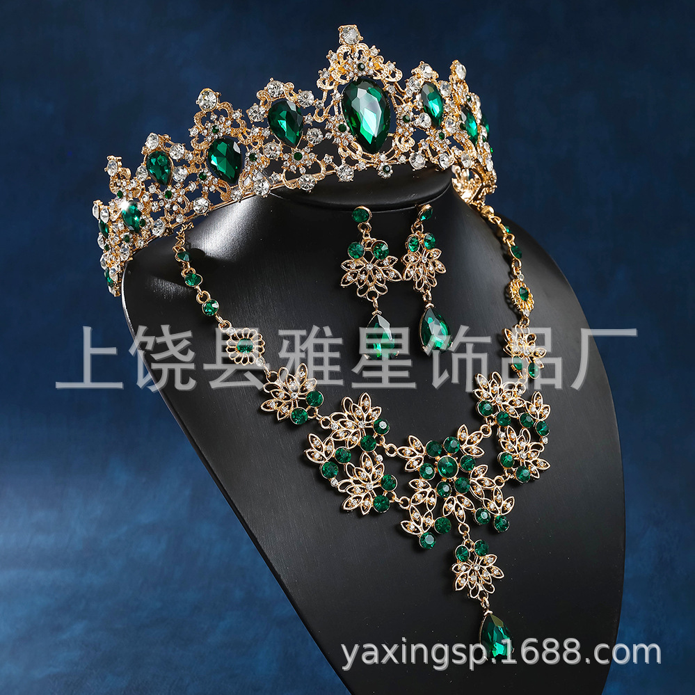 European and American luxurious and elegant bridal chain, three-piece set, hair accessories, ornaments, high-end wedding necklace, earrings, crown details Picture
