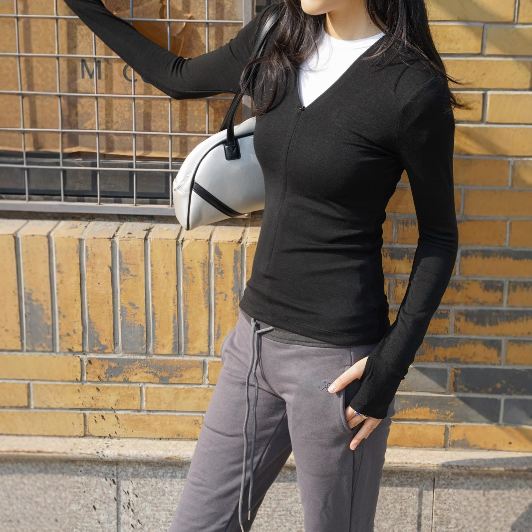 New Tencel wool slimming layering, adjustable V-neck slimming knitted top, long-sleeved T-shirt, women 4511 Application Scenario