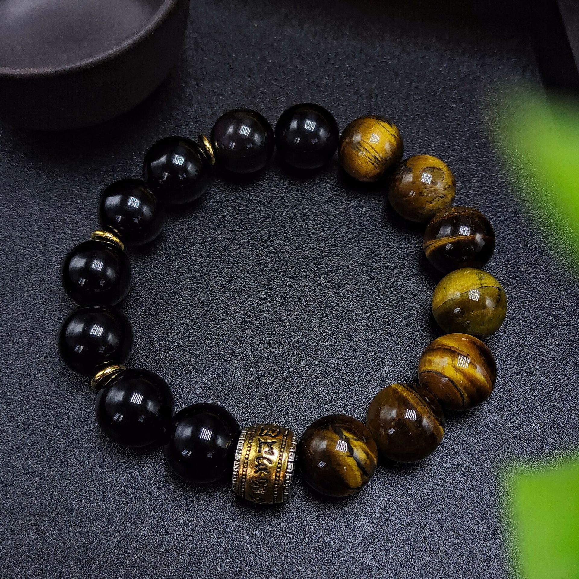 Men's natural obsidian tiger's eye stone bracelet, six-character maxim men's bracelet, cultural and artistic jewelry Application Scenario