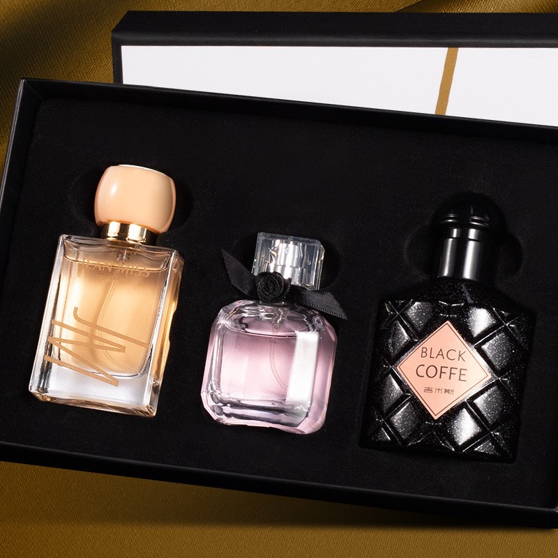وقد عكس الغراب الأسود العطور في مدينة إيشين الصغيرة مجموعة من ثلاث قطع من عطر باريس الحر Specification image
