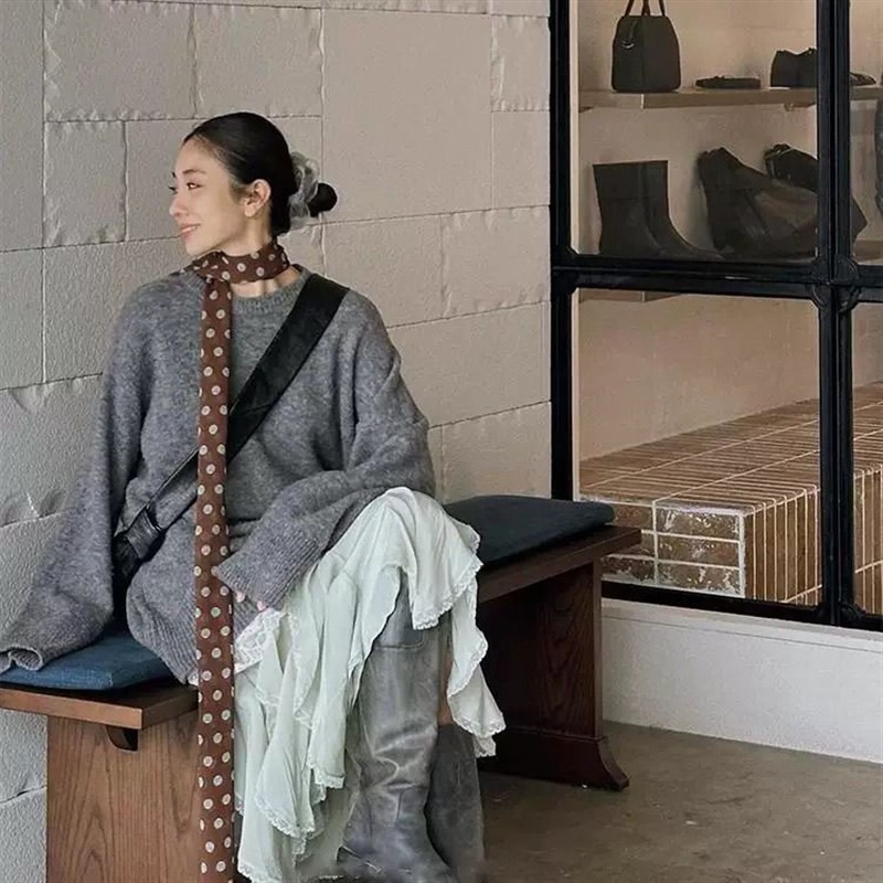 Brown polka dot silk scarf print, a high-end and versatile accessory for women, a 2025 new style hair band long scarf for tying hair Item Picture