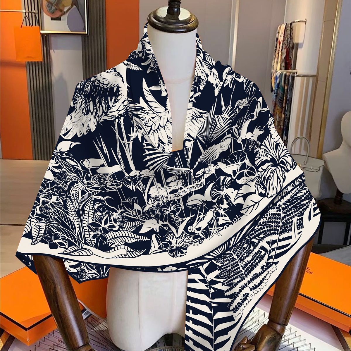 130 terciopelo pegasus pañuelo cuadrado otoño invierno suave terciopelo ceroso mantel caliente vintage estampado mecánico bufanda versátil mujer Application Scenario