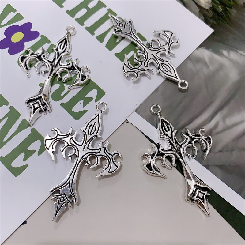 滴油/手工锆石配件/玉吊坠/不对称蝴蝶小配件/流苏细节图