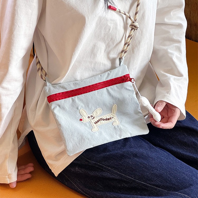 同款大耳狗夏季新款防水斜跨单肩包多功能斜挎小包轻便手机包零钱细节图