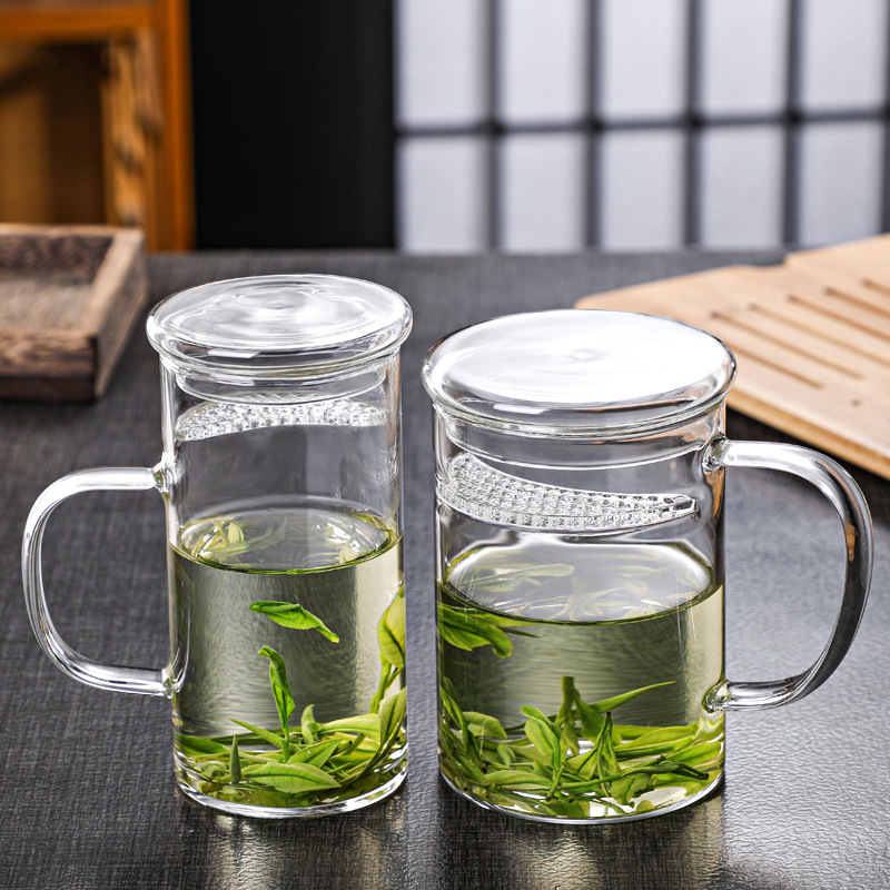 Factory wholesale glass crescent-shaped cups, household green tea cups, heat-resistant glass cups with built-in filters, and tea brewing cups with handles