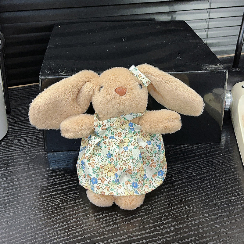 Wholesale rabbit dolls, plush keychains, small figurines, pendants, bags, cute pendants, schoolbags, internet-famous toy dolls Application Scenario