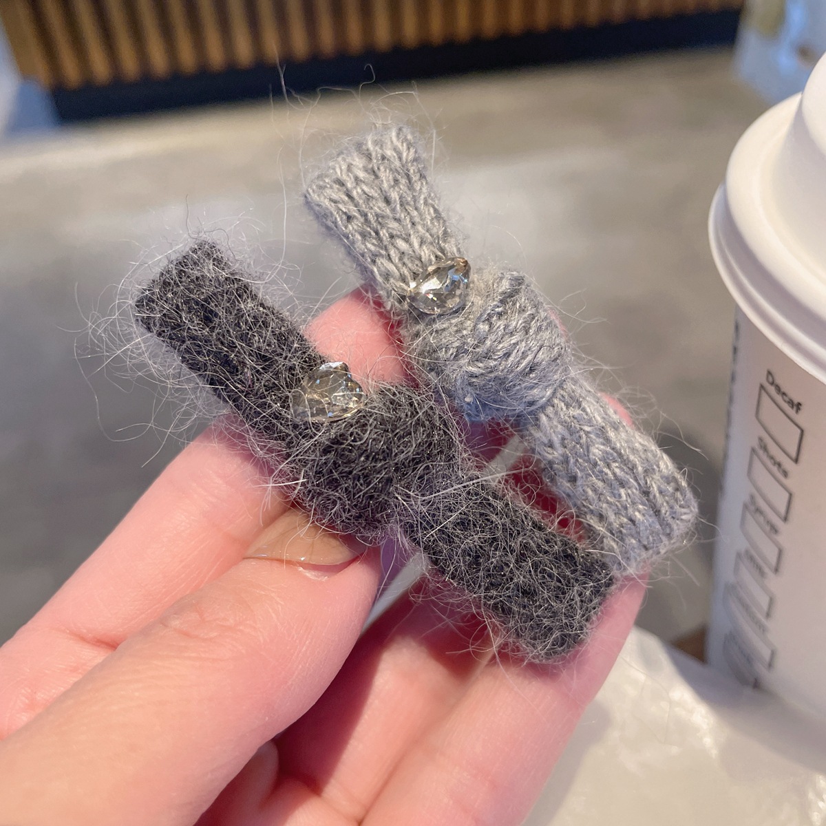 Grey high-end knotted knitted woolen duckbill clips, grey diamond hair clips, niche design side bangs clips Application Scenario
