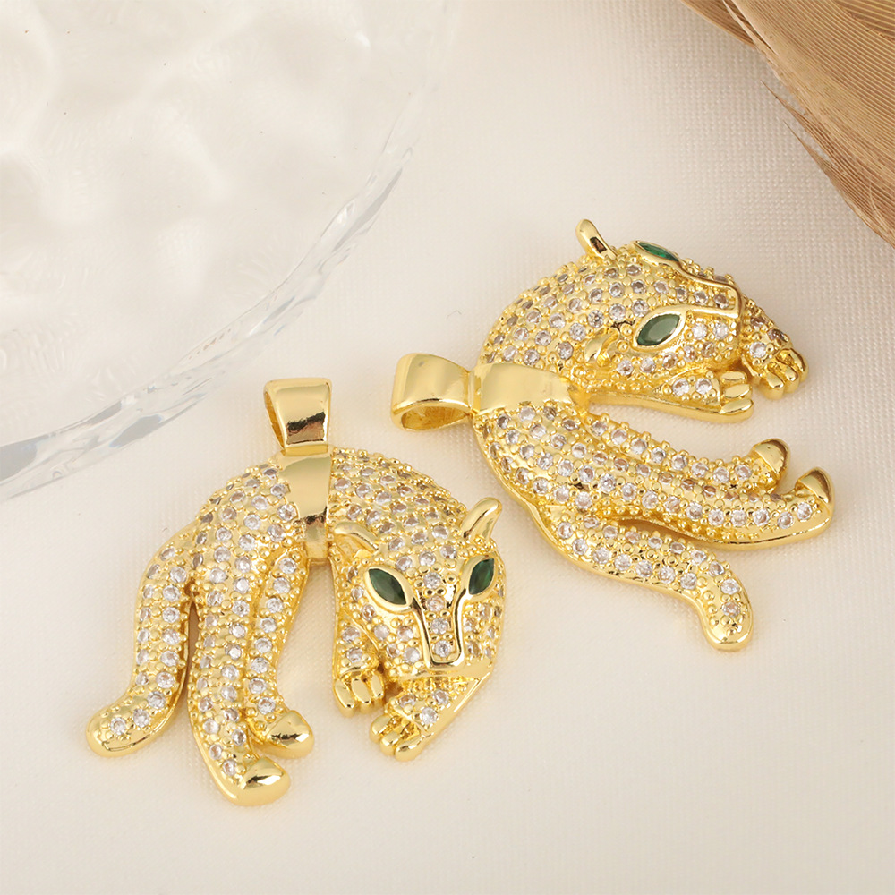 Wholesale of cross-border copper-plated real gold animal leopard head hip-hop pendant necklaces for women from Europe and America Specification image