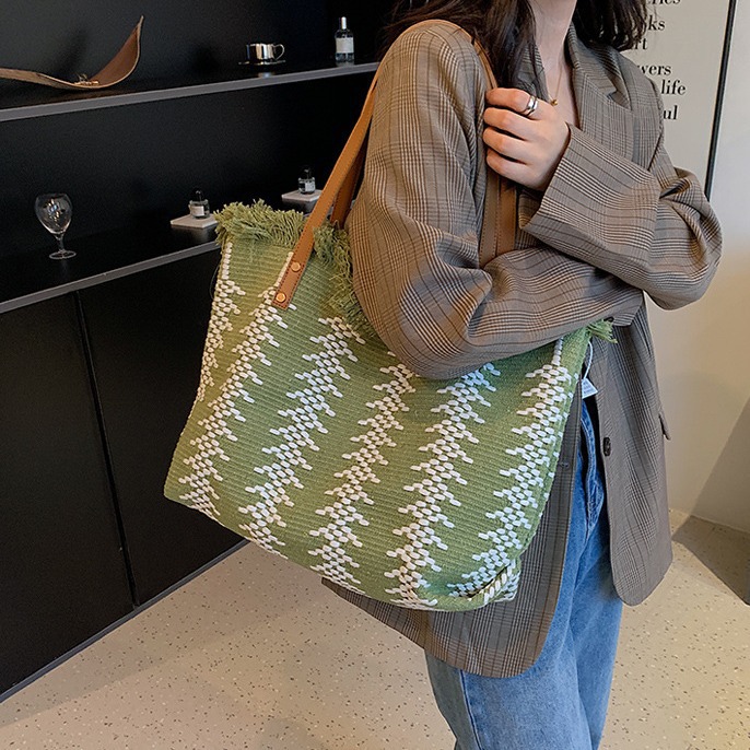 Cross-Border Canvas Bag, Large-Capacity Canvas Bag, Tote Bag, New Fringed Cotton And Linen Woven Women's Bag, Simple And Versatile Commuting Single-Shoulder Bag, Tote Bag, Canvas Bag Application Scenario