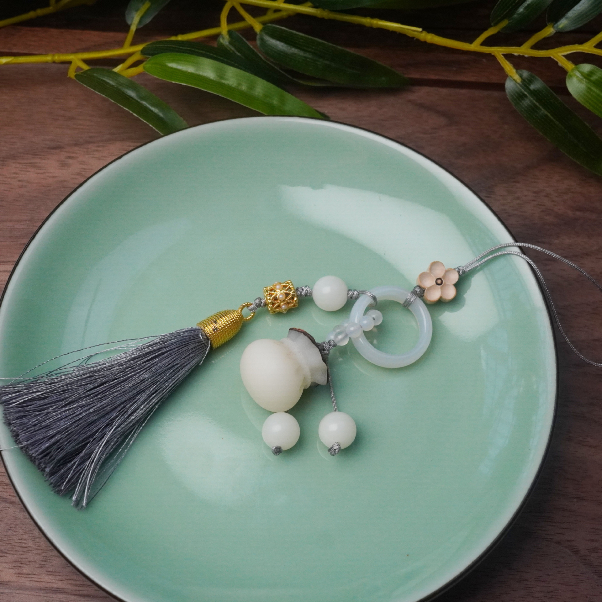 景区白玉菩提钱袋钥匙挂创意古风有钱花玉髓流苏手机挂件饰品配饰图