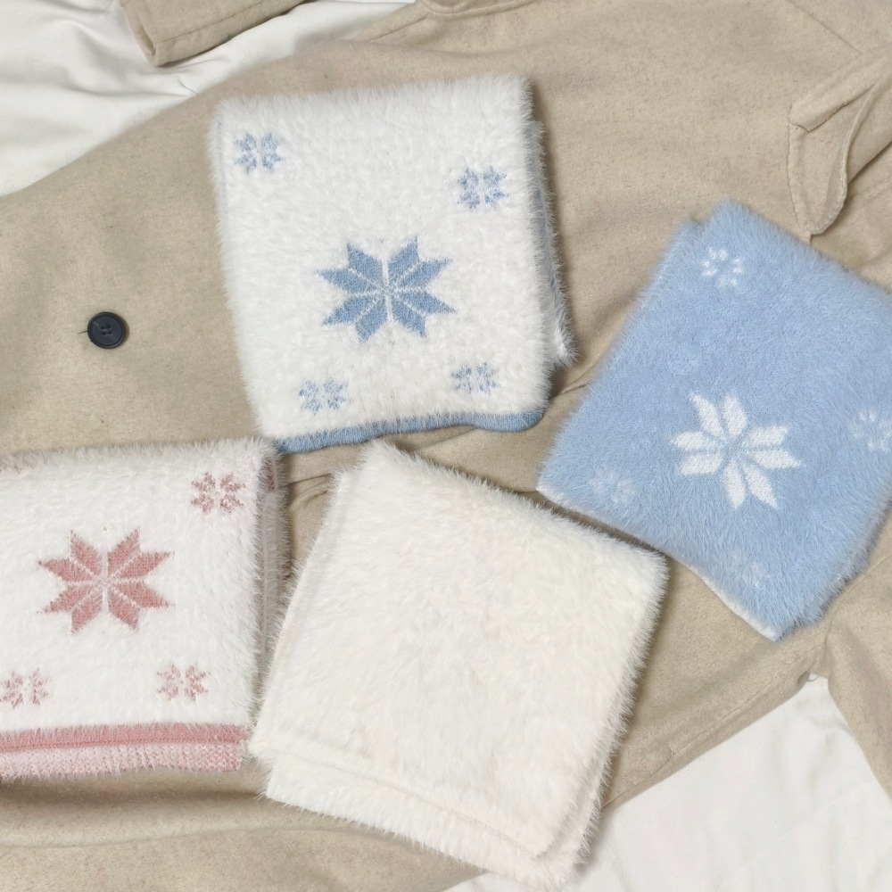 One-piece consignment original 2025 new style snowflake imitation mink fur scarf for girls, cute and sweet Japanese school style, warm and fluffy scarf, wholesale from street stalls details Picture